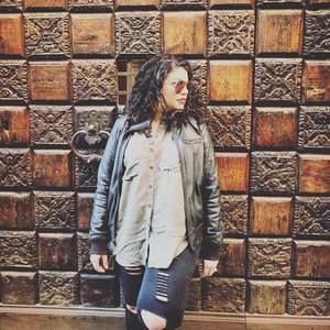 Meet your Posher, Cassandra